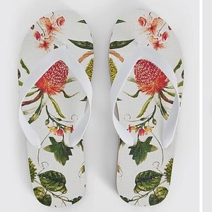 WHITE FLORAL FLIP FLOPS